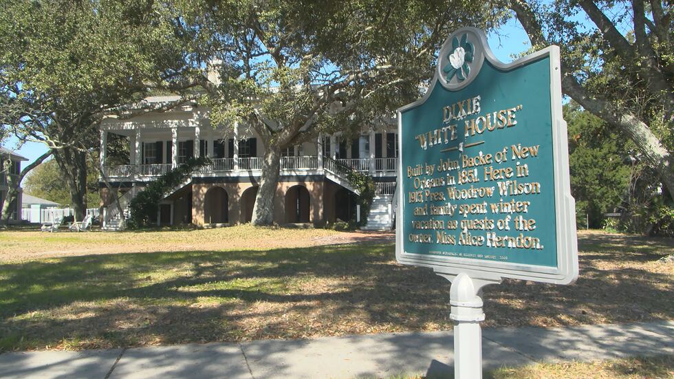The "Dixie White House" sign.