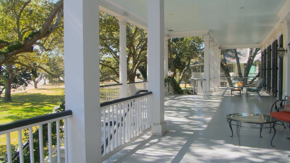 The Dixie White House porch.
