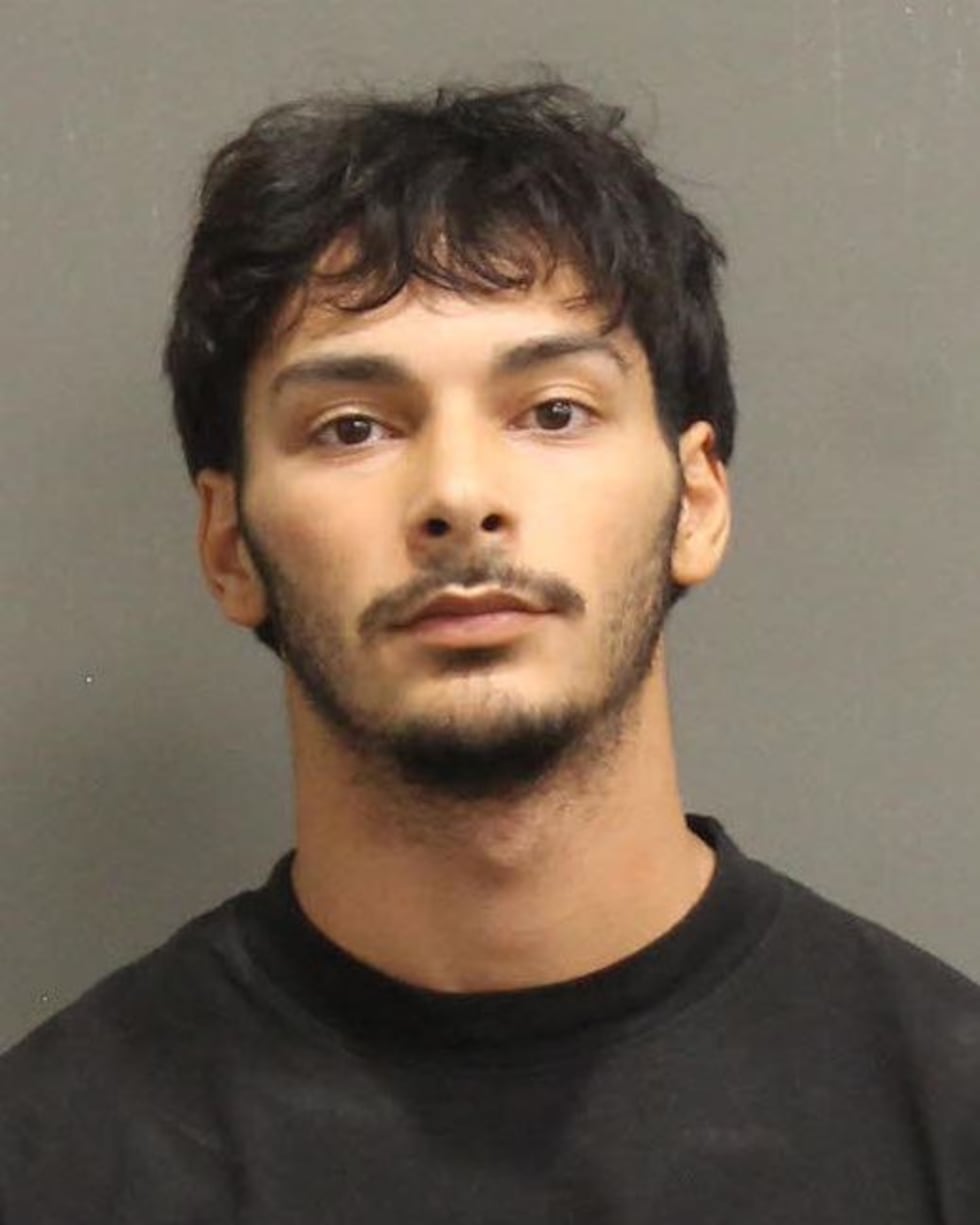 John Collazo de 21 años, acusado por las autoridades de Nashville de mantener relaciones...