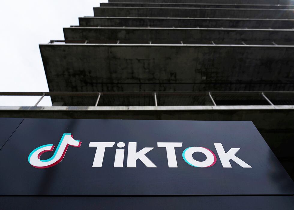 En esta imagen del 17 de marzo de 2023, se puede ver el edificio de TikTok Inc. en Culver...