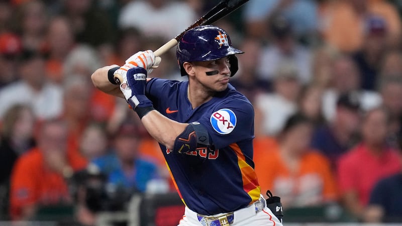 Houston Astros' Mauricio Dubon bats against the Seattle Mariners during the third inning of a baseball game Sunday, Sept. 21, 2025, in Houston. (AP Photo/Eric Christian Smith)