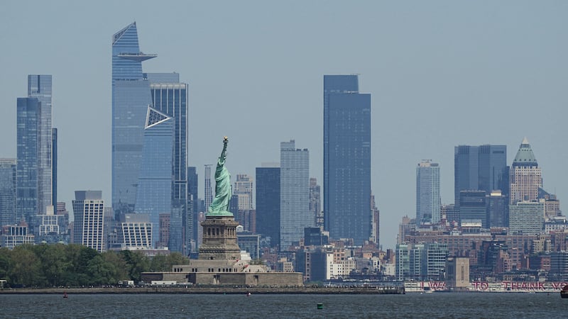 El skyline de Nueva York y la Estatua de la Libertad, el 12 de mayo de 2025. (Foto AP/Matt...