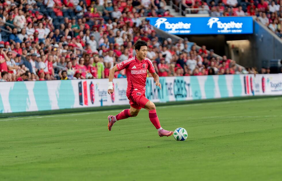 Sang Bin Jeong on the counter attack for CITY SC.
