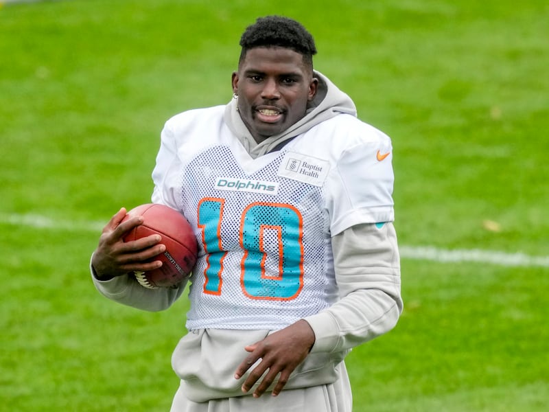 Report: Hill remains ‘fond’ of Chiefs as potential return looms