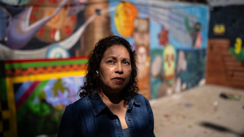 Lorena Zepeda, inmigrante de El Salvador que trabaja para el Central American Resource Center...