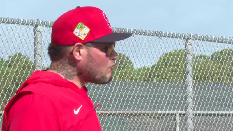 Yadier Molina reports to Cardinals Spring Training