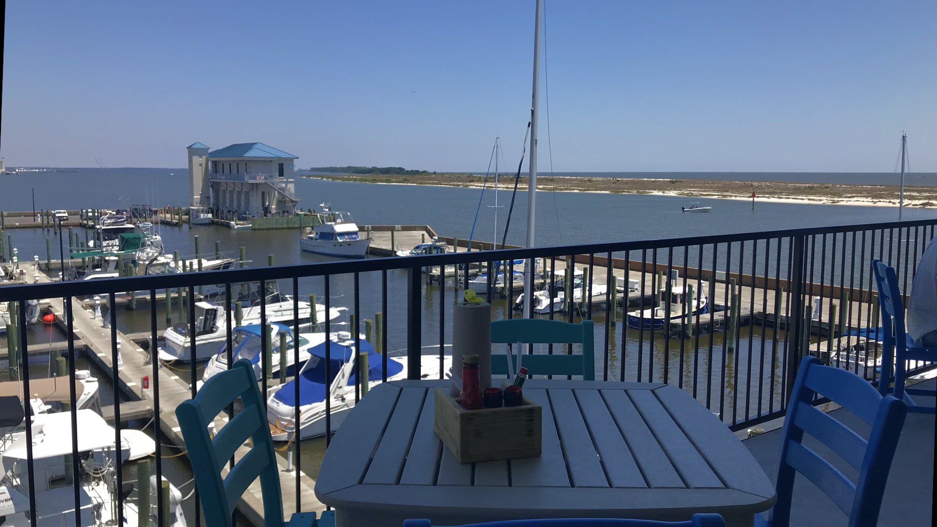 Dock, dine and relax at these Mississippi Gulf Coast spots