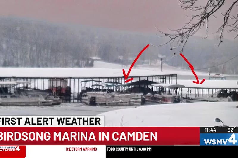 Docks sinking from weight of snow, ice in Camden, TN