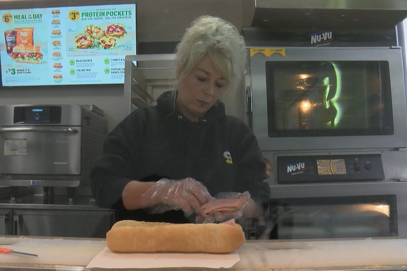 Business stays open during snowstorm to feed power workers