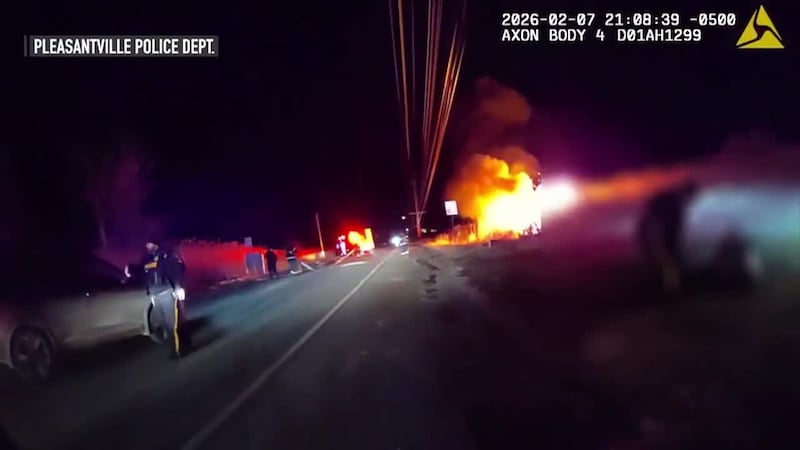 Rescate heroico tras aparatoso choque. Un oficial y dos testigos arriesgaron sus vidas para...