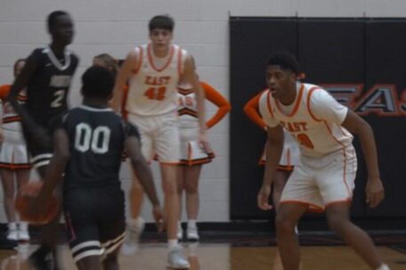 Sioux City East battle Des Moines North