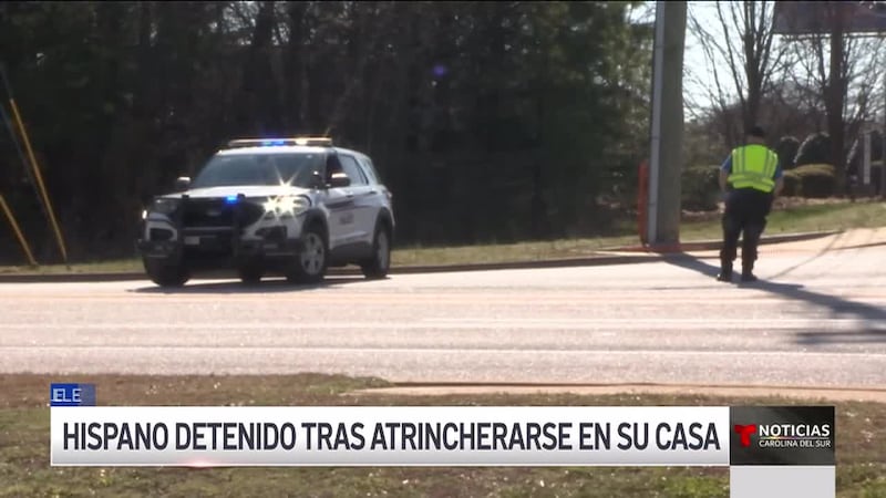 Hispano acusado de varios cargos, incluido secuestro y violencia doméstica, tras atrincherarse...