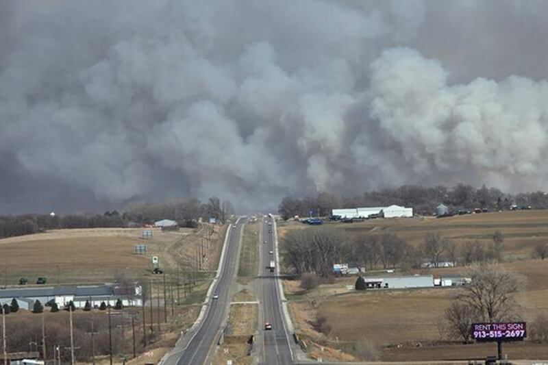 Firefighters responding to widespread field fire in Woodbury County