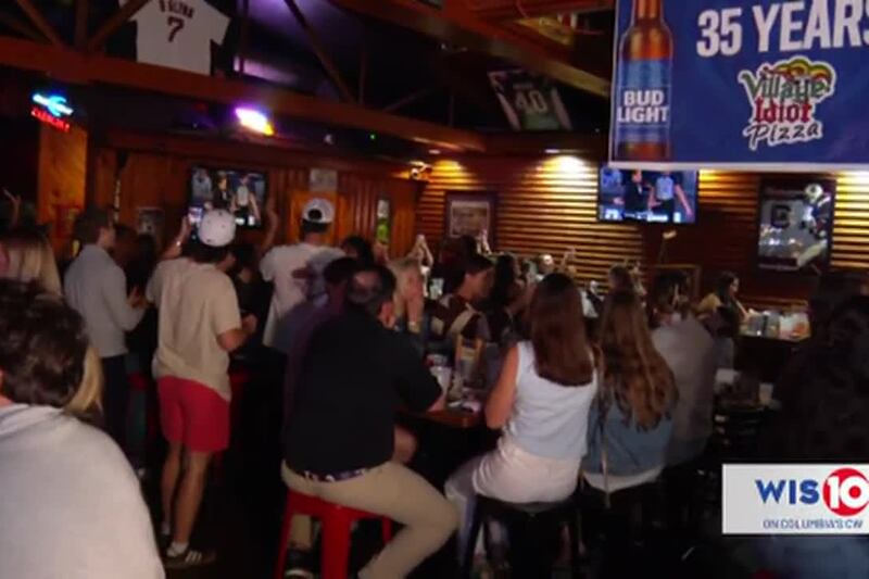 Gamecock fans cheer on women’s basketball to Final Four victory against UConn