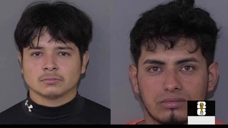 Persecución en motocicleta termina en accidente y con dos arrestados tras parada de tráfico....