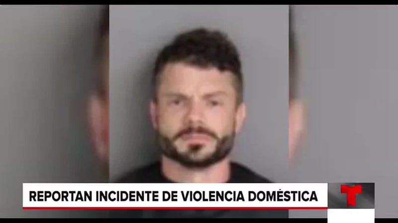 Acusan a hombre en Carolina del Sur de arrastrar a una mujer en plena carretera. Ocurrió en el...