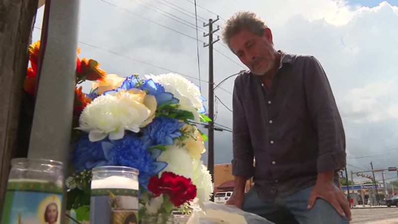 Dolor en la calle de Houston, Texas, donde un inmigrante fue baleado por un agente de ICE,...
