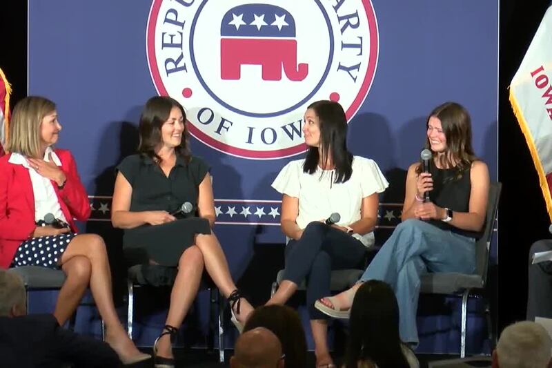 Retiring Iowa governor gets night of tributes at Lincoln Dinner