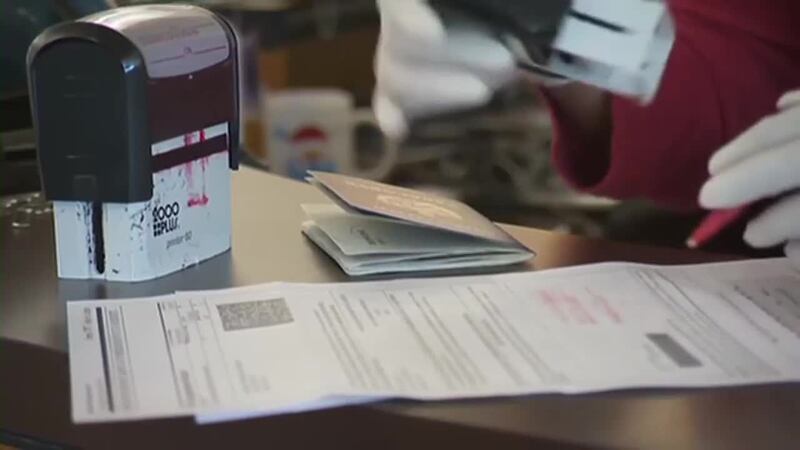 Creencia común: "Aplicar al asilo da estatus legal". Sin embargo, una abogada explica que no...