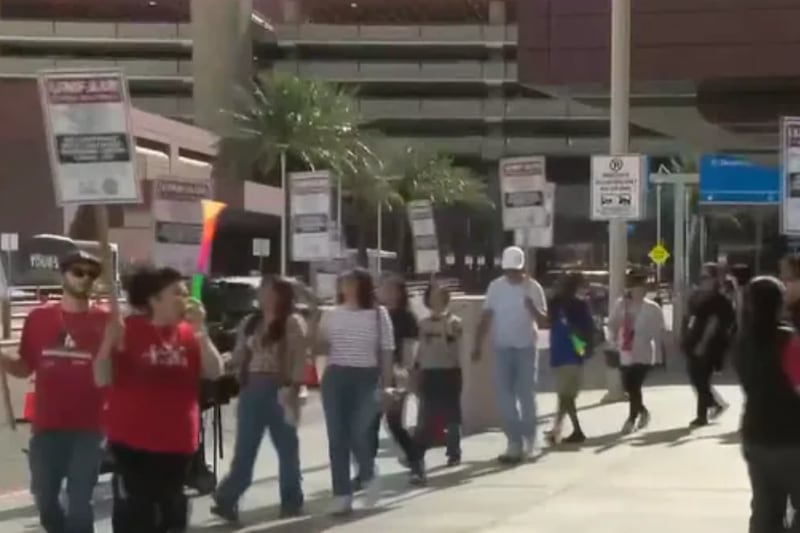 Las Vegas Culinary Union members to strike at Harry Reid International Airport